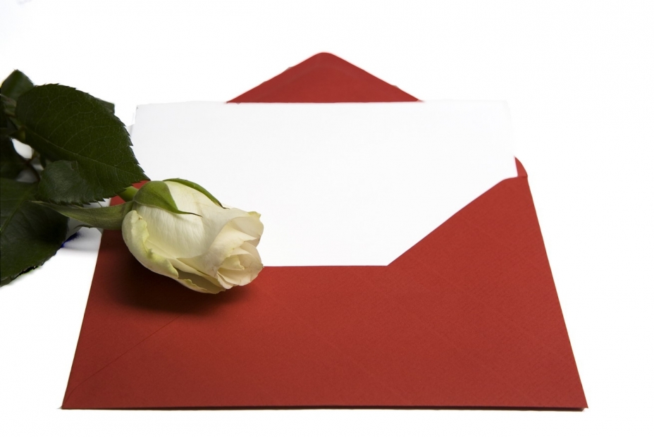 Gepersonaliseerde enveloppen en dichtplak stickers voor trouwkaart