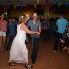 openingsdans Salseromboka Party & Dance een bijzondere feest- en trouwlocatie in tropische sferen