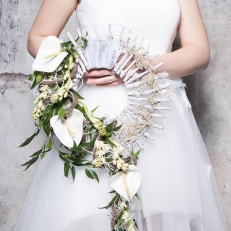 bruidsboeket Mariska's Flower Art & Design pak uit met mooie bloemen!