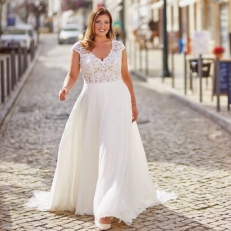  Laliza Bridal Boutique Trouwjurken met bijpassende bruidsaccessoires