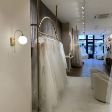  Laliza Bridal Boutique Trouwjurken met bijpassende bruidsaccessoires