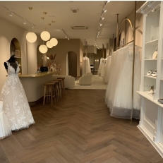  Laliza Bridal Boutique Trouwjurken met bijpassende bruidsaccessoires