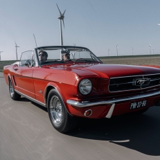 trouwvervoer Oldtimer-huren.nl huur een trouwauto!