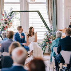 trouwambtenaar Trouwambtenaar Annemiek persoonlijke en frisse ceremonie