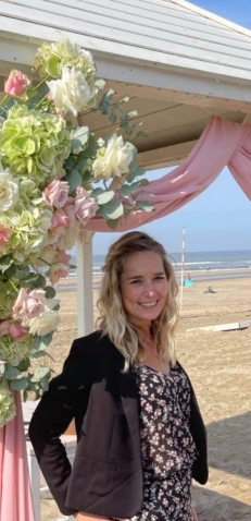 Trouwambtenaar Charlotte Trouwt Trouwambtenaar Charlotte Trouwt