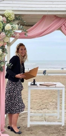 Trouwambtenaar Charlotte Trouwt Trouwambtenaar Charlotte Trouwt