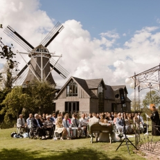 trouwlocaties Molen de Korenaar authentieke trouwlocatie met twee zalen, een bar en grote tuin