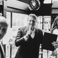 trouwambtenaar Babs Douwe Hoekstra 2025 trouwambtenaar in Married at first Sight!