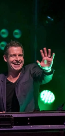 Bruiloft-muziek Feest DJ Douwe Hoekstra Bruiloft-muziek Feest DJ Douwe Hoekstra