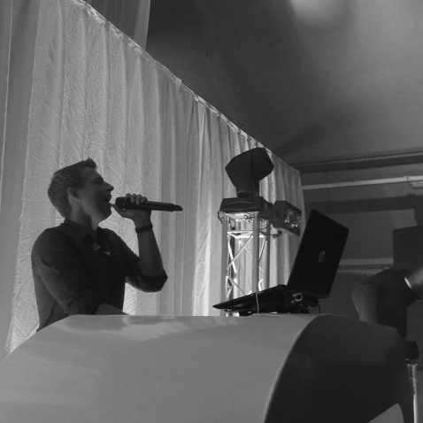 Bruiloft-muziek Feest DJ Douwe Hoekstra Bruiloft-muziek Feest DJ Douwe Hoekstra