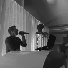 Bruiloft-muziek Feest DJ Douwe Hoekstra Bruiloft-muziek Feest DJ Douwe Hoekstra