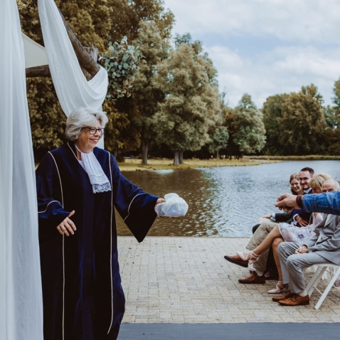 Trouwambtenaar Ellemieke Verbindt Echt