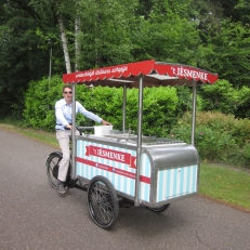 catering-partyverhuur De IJsmannetjes ijskarren op jouw feestlocatie