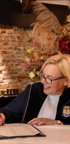 BABS Trouwambtenaar Karin BABS Trouwambtenaar Karin