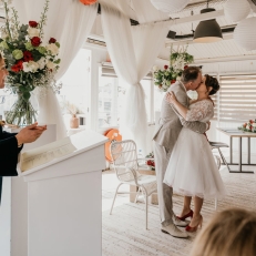 trouwambtenaar Adrienne trouwt onvergetelijke trouwceremonies