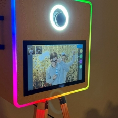  Hippephotoboothhuren.nl Onbeperkt foto's & luxe opties