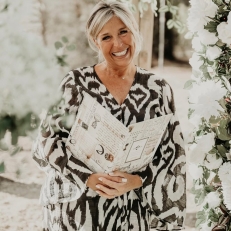trouwambtenaar De Weddingdiva vrolijk, vlot, warm en spontaan