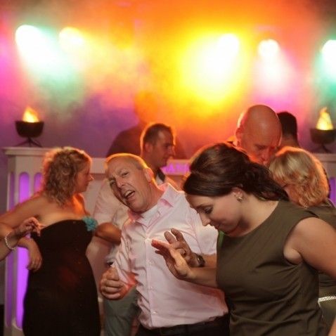 Bruiloft-muziek De Bruiloft Feest DJ Bruiloft-muziek De Bruiloft Feest DJ