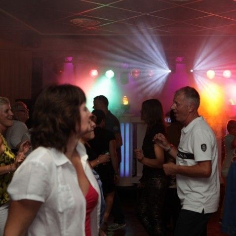 Bruiloft-muziek De Bruiloft Feest DJ Bruiloft-muziek De Bruiloft Feest DJ