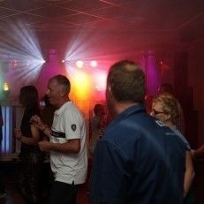 Bruiloft-muziek De Bruiloft Feest DJ Bruiloft-muziek De Bruiloft Feest DJ