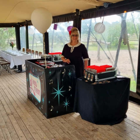 Bruiloft-muziek dj Miss Twist