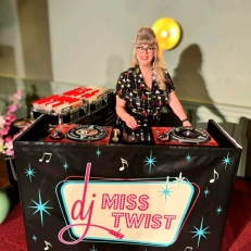 Bruiloft-muziek dj Miss Twist