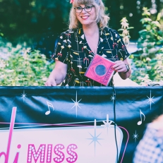 bruiloft-muziek dj Miss Twist De originele vrouwelijke vinyl-dj van Nederland