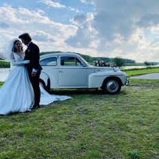 trouwvervoer Volvo Lotte  Beleef jullie dag in een klassieke Volvo