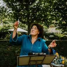 trouwambtenaar Madelon Trouwt Waar jullie liefde is, daar ben ik in heel Nederland én ver daarbuiten