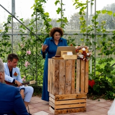 trouwambtenaar Madelon Trouwt Waar jullie liefde is, daar ben ik in heel Nederland én ver daarbuiten