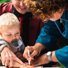 trouwambtenaar Madelon Trouwt Waar jullie liefde is, daar ben ik in heel Nederland én ver daarbuiten