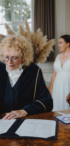 Trouwambtenaar Sprekend Gerda