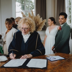 Trouwambtenaar Sprekend Gerda