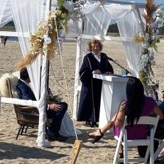 trouwambtenaar Sprekend Gerda Met hart, humor en liefde trouwen