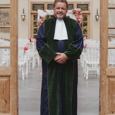 trouwambtenaar Arno Zwetsloot – De Gescheiden Trouwambtenaar Persoonlijke & unieke ceremonie