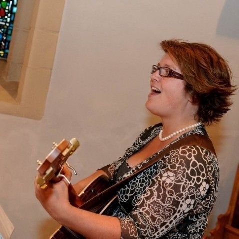 Bruiloft-muziek Ellen Houben Gitaar & Zang Bruiloft-muziek Ellen Houben Gitaar & Zang