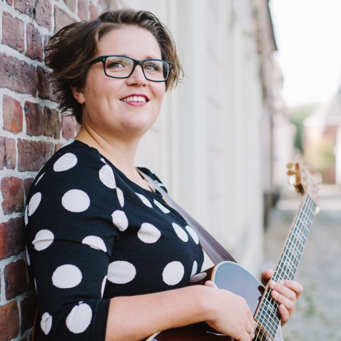 Bruiloft-muziek Ellen Houben Gitaar & Zang Bruiloft-muziek Ellen Houben Gitaar & Zang