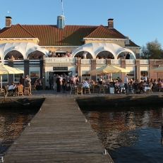  De Buitensociëteit gelegen aan het water - een stap buiten de stad