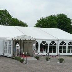 catering-partyverhuur Kinds Verhuur gespecialiseerd in tentenverhuur, tribuneverhuur en inrichtingen