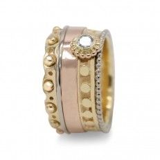 bruidsaccessoires PHIE Art Jewels geen standaard ringen, maar mooie handgemaakte juwelen