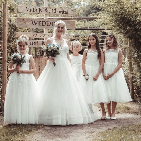 Kinderbruidskleding Gonnie's Kinderkleding Kinderbruidskleding Gonnie's Kinderkleding