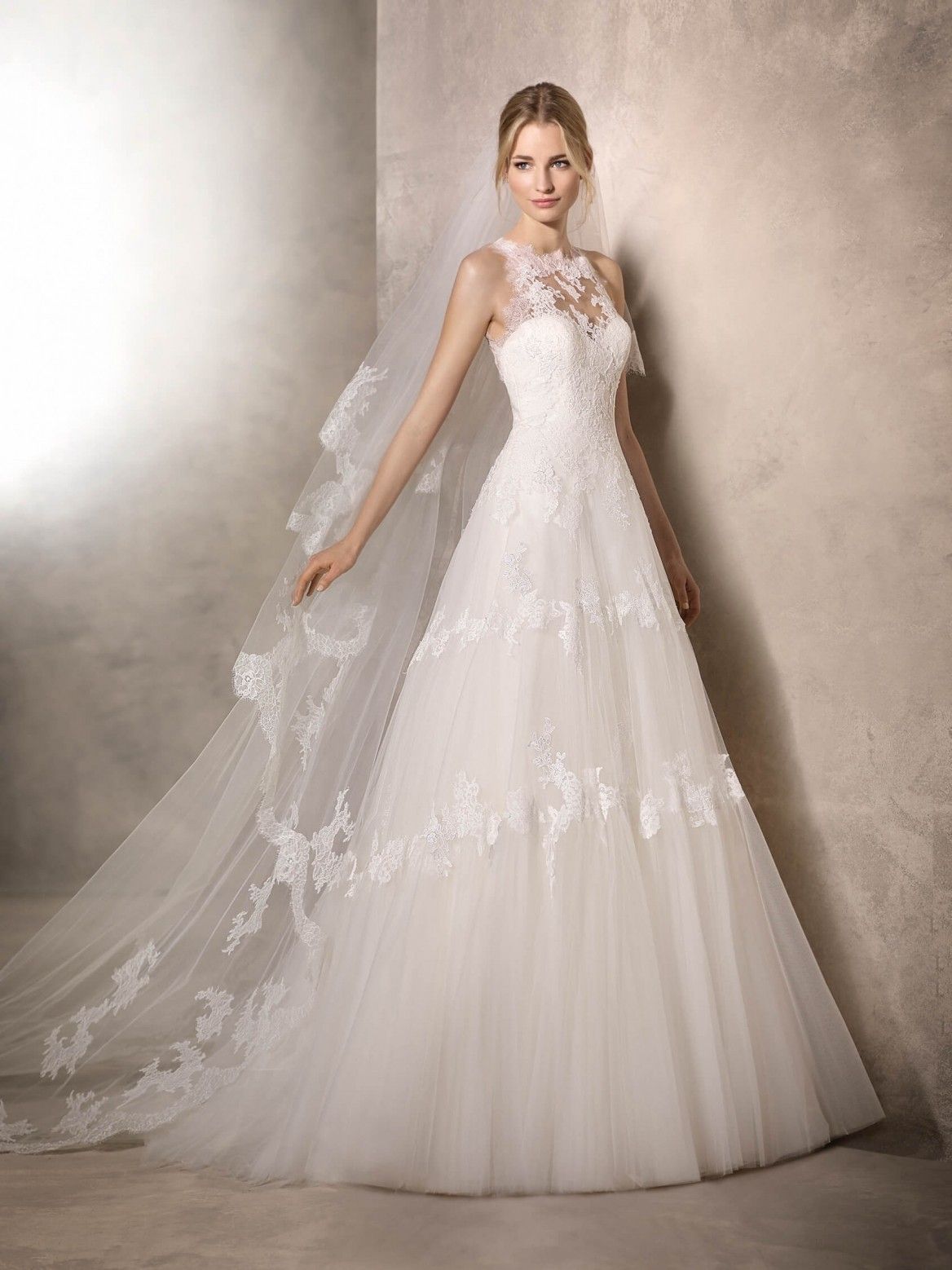 trouwen in een trouwjurk van La Sposa