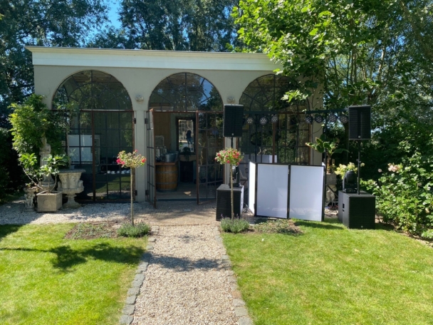Licht en Geluid Zeeland bruiloftmuziek, partyverhuur, sfeermakers en decoratie