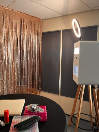 WD Verhuur lichtletters, photobooth, licht & geluid