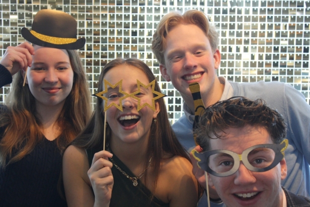 Hippephotoboothhuren.nl Onbeperkt foto's & luxe opties
