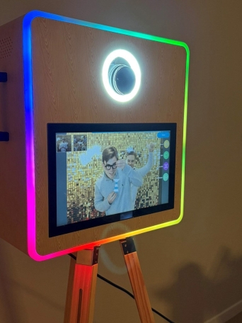 Hippephotoboothhuren.nl Onbeperkt foto's & luxe opties
