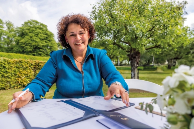 Madelon Trouwt Waar jullie liefde is, daar ben ik in heel Nederland én ver daarbuiten