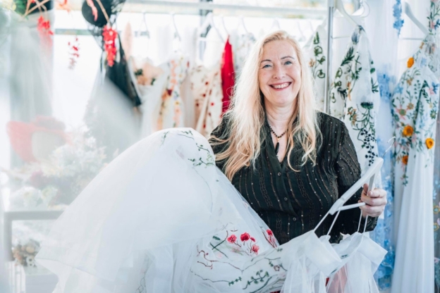 Bruidsbloementuin Trouwjurken en accessoires met gevoel