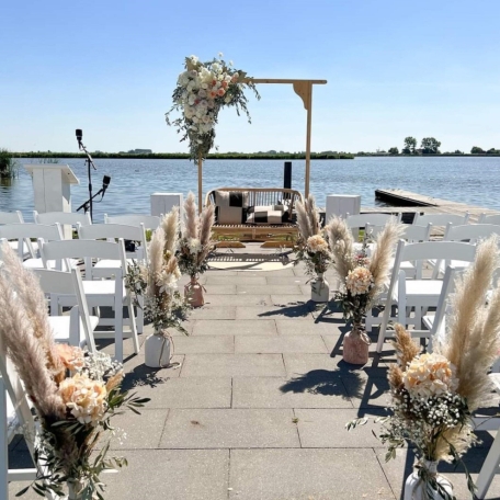 De Pollepleats trouwen op een magische plek aan het water
