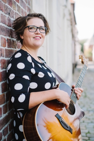 Ellen Houben Gitaar & Zang muziek klinkt als het geluid van gevoelens